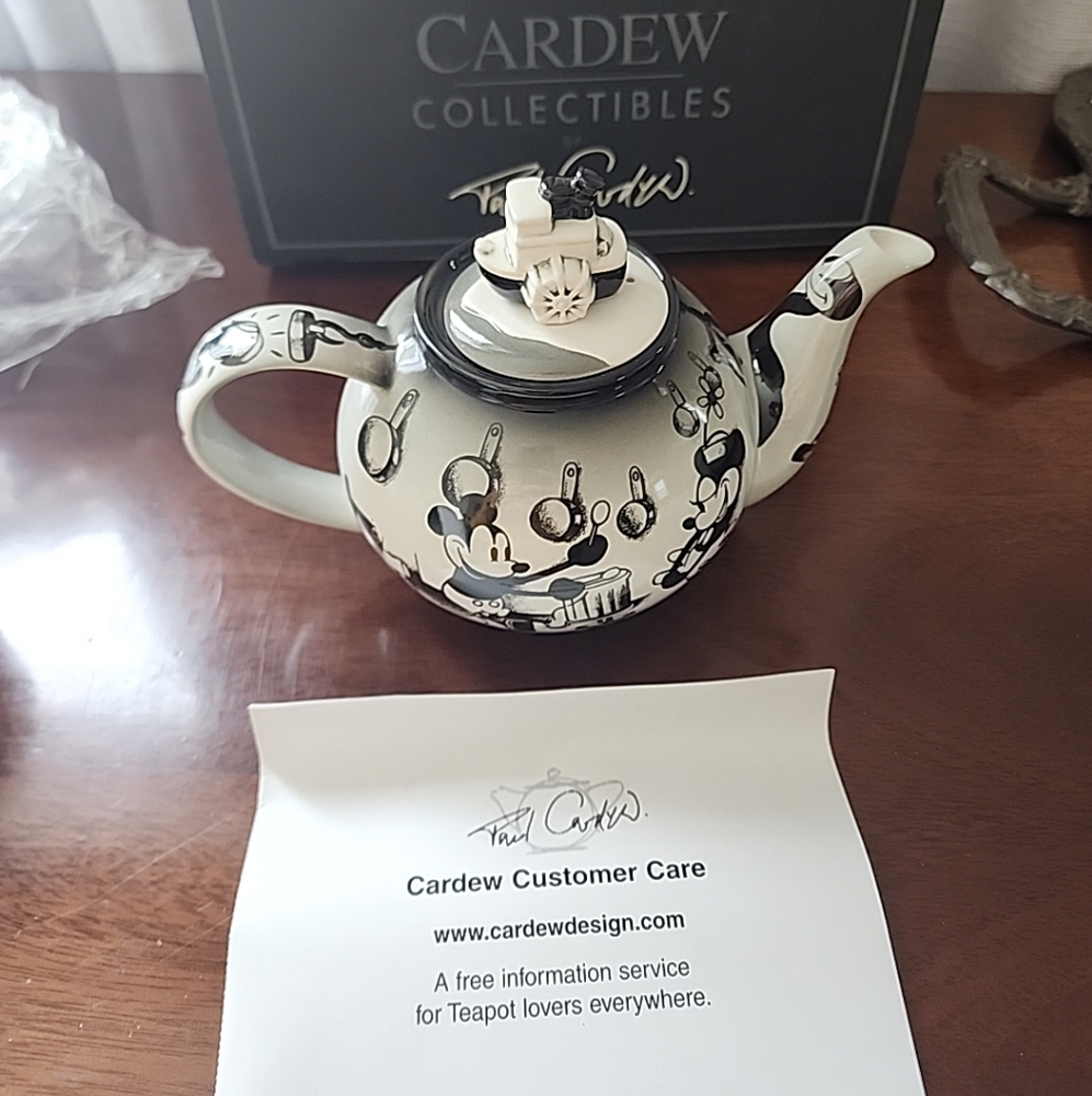 NIB RARE PAUL CARDEW DISNEY STEAMBOAT WILLIE TEAPOT